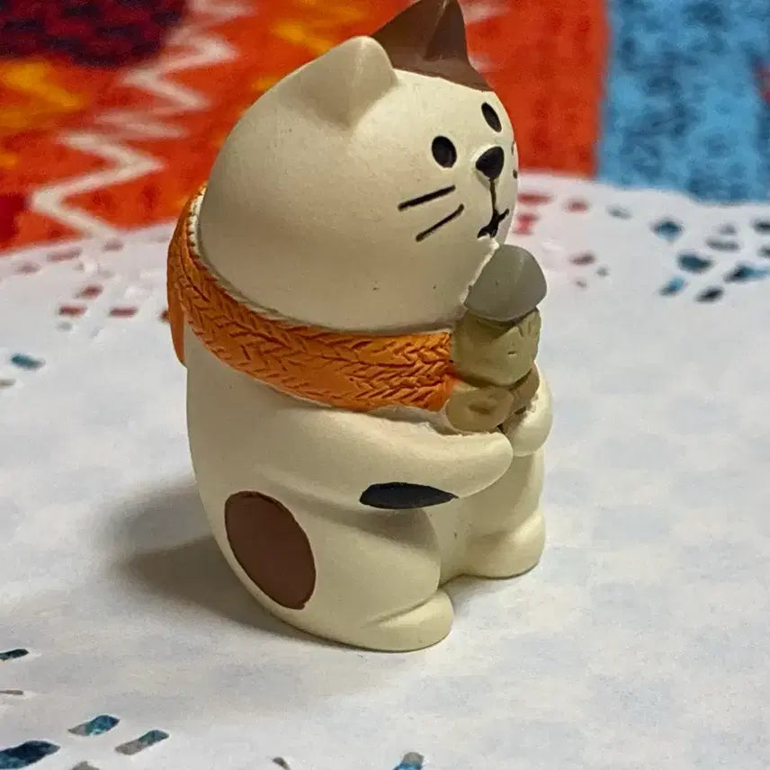 [BUNJANG] Concombre 2019 New Year Series Fish Cake Cat Figurine / 데꼴 콘콤브레 concombre  2019신년 시리즈  어묵 먹는 고양이