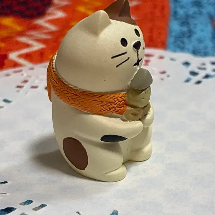 [BUNJANG] Concombre 2019 New Year Series Fish Cake Cat Figurine / 데꼴 콘콤브레 concombre  2019신년 시리즈  어묵 먹는 고양이