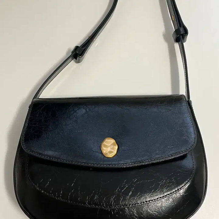 [BUNJANG] OSTKAKA Saddle Black Shoulder Bag / 오스트카카 새들 블랙 (미니사이즈X) 숄더백 가방