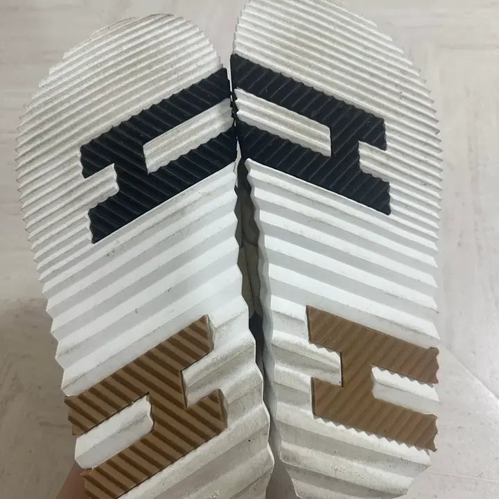 [SOLD OUT] [42] 에르메스 일렉트릭 샌들 스웨이드 고트스킨&amp; 베쥬 알바트르