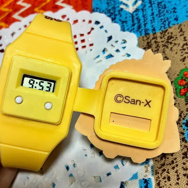[BUNJANG] Sumikko Gurashi Donkatsu-kun Curry Pants Wristwatch Gacha / 스밋코쿠라시 카레팬츠 입은 돈카츠군 손목 시계 가챠
