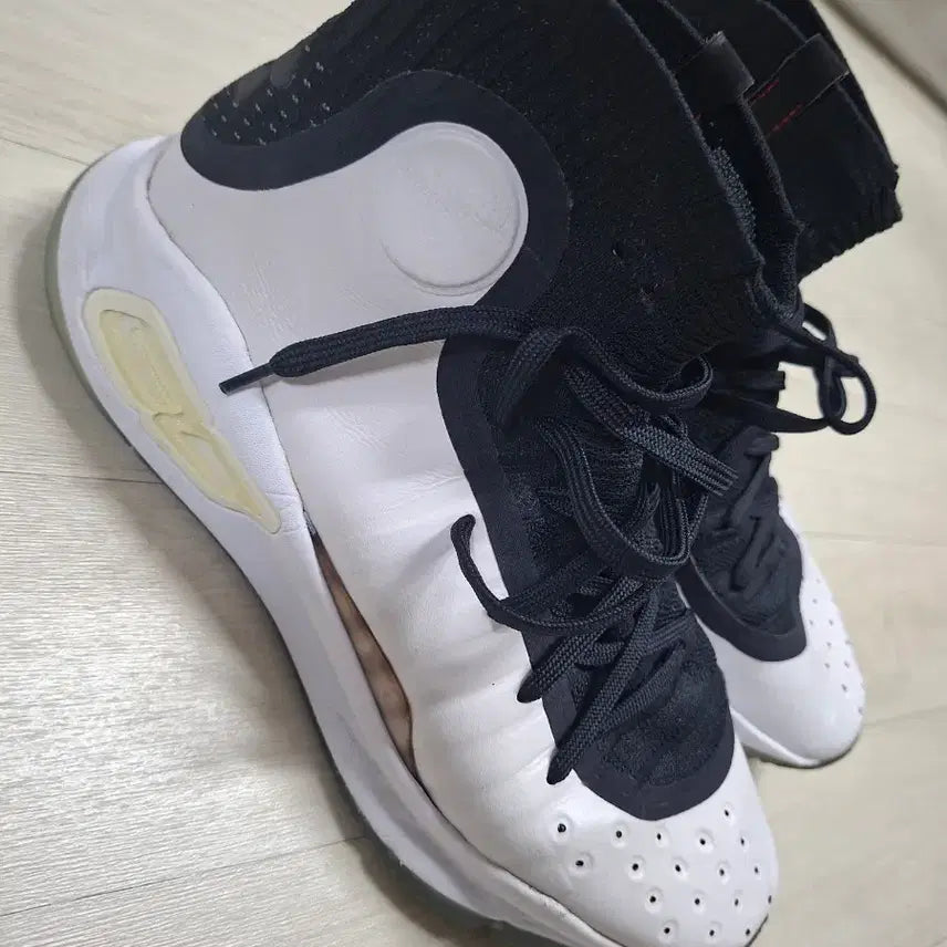 [BUNJANG] Under Armour Curry 4 Basketball Shoes Black/White (Size 280) / 언더아머 커리4 블랙/화이트 농구화 (280)