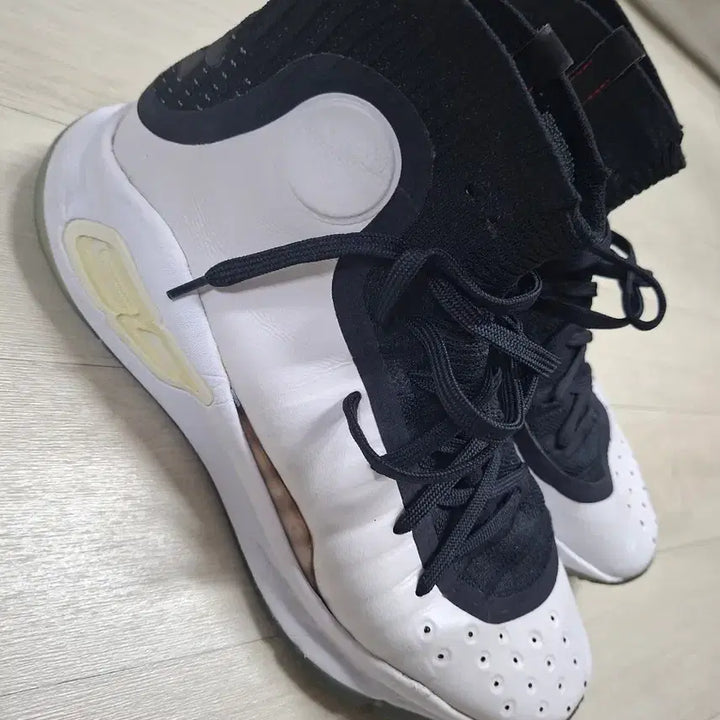 [BUNJANG] Under Armour Curry 4 Basketball Shoes Black/White (Size 280) / 언더아머 커리4 블랙/화이트 농구화 (280)