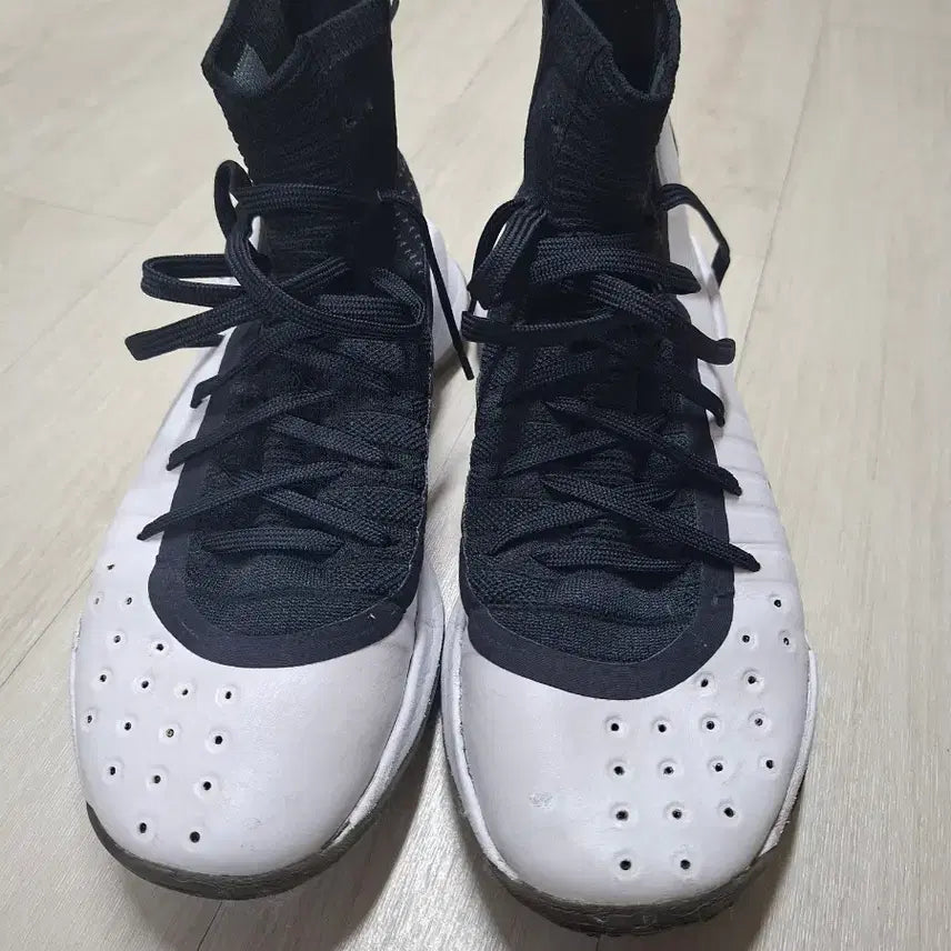 [BUNJANG] Under Armour Curry 4 Basketball Shoes Black/White (Size 280) / 언더아머 커리4 블랙/화이트 농구화 (280)