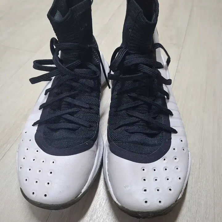 [BUNJANG] Under Armour Curry 4 Basketball Shoes Black/White (Size 280) / 언더아머 커리4 블랙/화이트 농구화 (280)