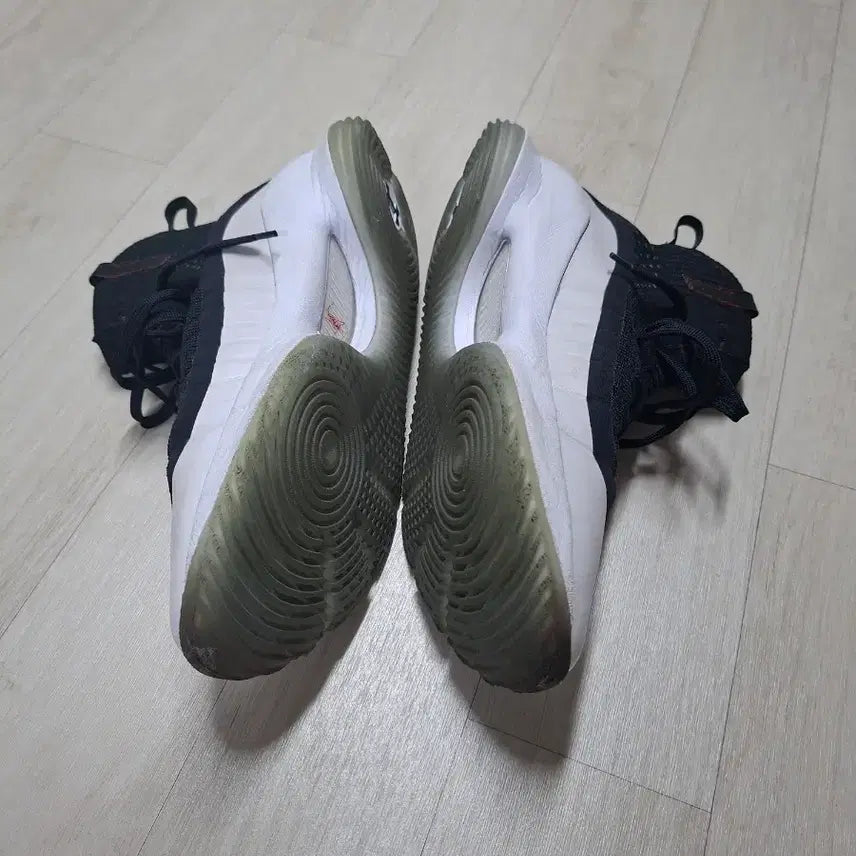 [BUNJANG] Under Armour Curry 4 Basketball Shoes Black/White (Size 280) / 언더아머 커리4 블랙/화이트 농구화 (280)