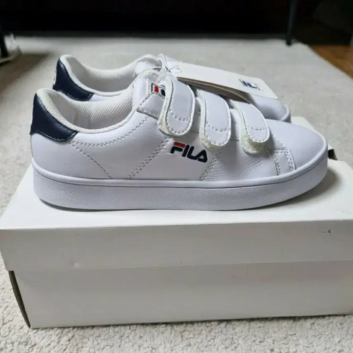 [BUNJANG] Fila Sneakers (Size 225) - New / (새상품) 휠라 운동화 (225 사이즈) 19.000원