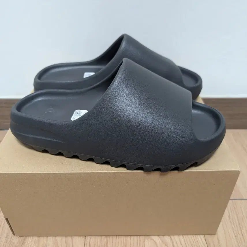 [BUNJANG] Adidas Yeezy Slide Onyx 275 / (새상품)아디다스 이지 슬라이드 오닉스 275