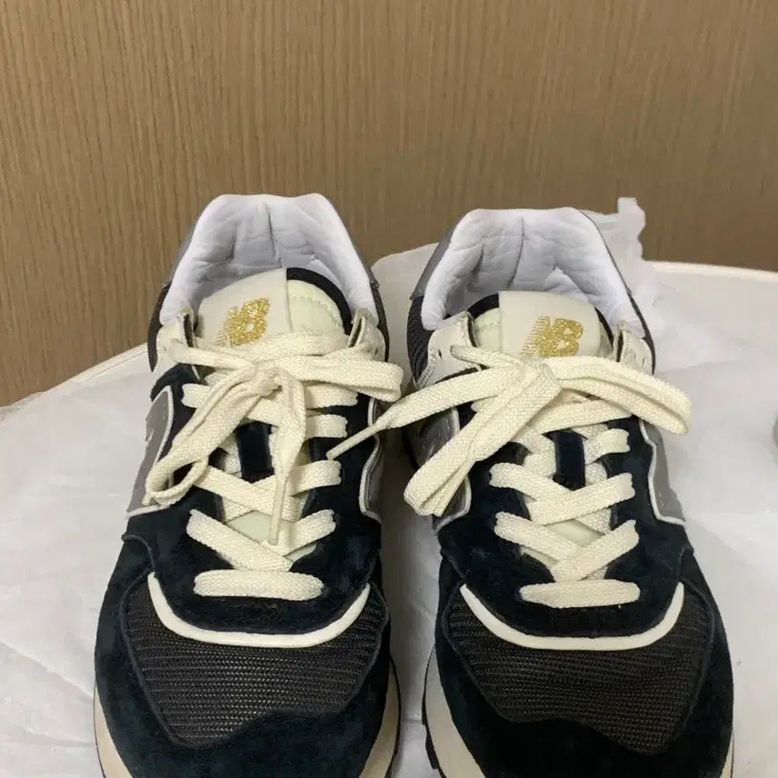 [BUNJANG] New Balance 574 Legacy Black Sneakers / 뉴발란스 574 레거시 블랙 스니커즈 225