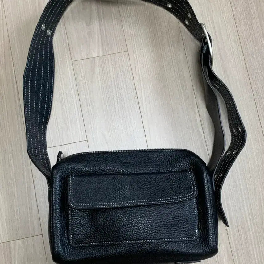 [BUNJANG] Joubain Small Buckle Bag Leather Shoulder Bag / 쥬바인 스몰 버클백 소가죽 숄더백
