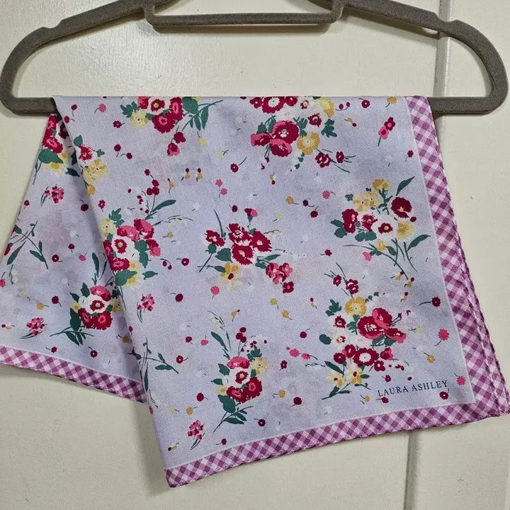 [BUNJANG] Laura Ashley Cotton Handkerchief Scarf / 미사용)로라애슐리 대형 손수건스카프