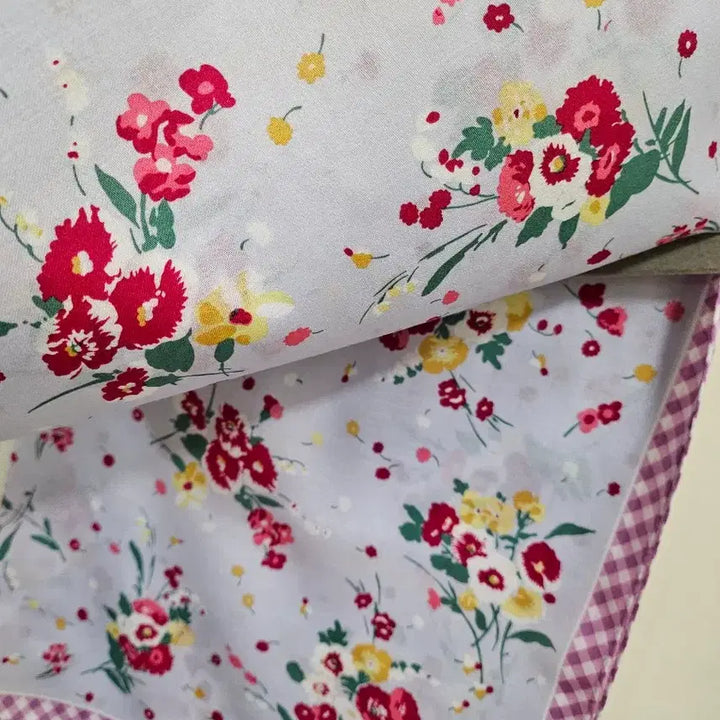 [BUNJANG] Laura Ashley Cotton Handkerchief Scarf / 미사용)로라애슐리 대형 손수건스카프