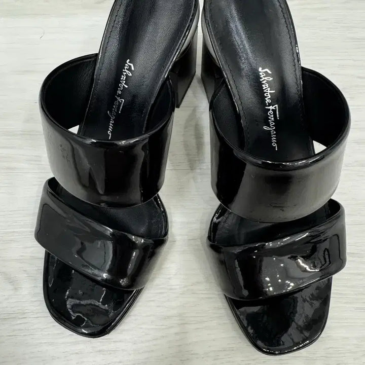 [BUNJANG] Ferragamo Mules (35 1/2) / 페라가모 뮬 (35 1/2)