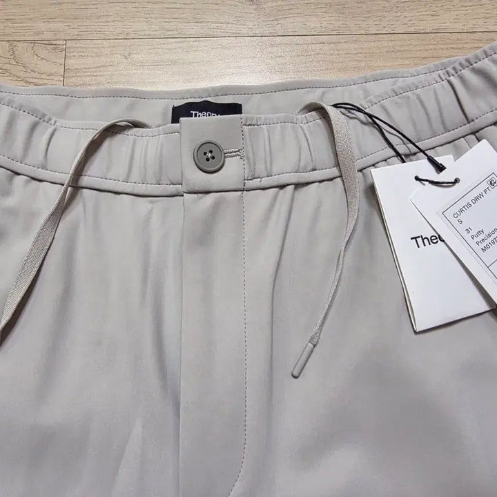[BUNJANG] Theory Curtis Shorts Sand Beige (Size 31-32) / 띠어리 프리미엄 스트레치 커티스 쇼츠 31-32 샌드베이지  정가 36만