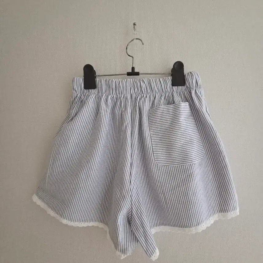 [SOLD OUT] 스트라이프 레이스 반바지