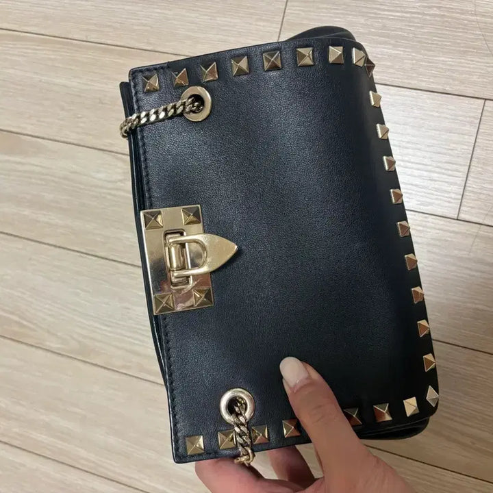 [BUNJANG] Valentino Rockstud Mini Chain Shoulder Bag / 발렌티노 락스터드 미니 체인 숄더백