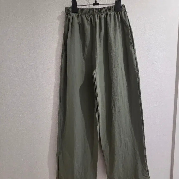 [SOLD OUT] 카키색 바스락 와이드 밴딩 팬츠
