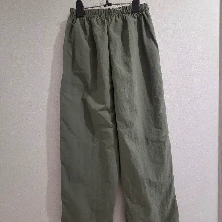 [SOLD OUT] 카키색 바스락 와이드 밴딩 팬츠