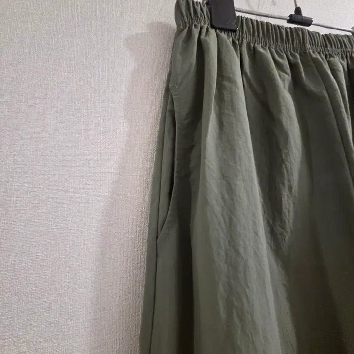[SOLD OUT] 카키색 바스락 와이드 밴딩 팬츠