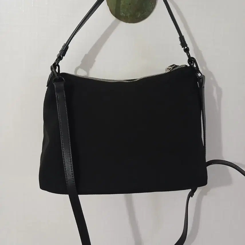[BUNJANG] Mandarina Duck Crossbody Bag Black P7T03651 / 만다리나덕 크로스백 블랙 P7T03651