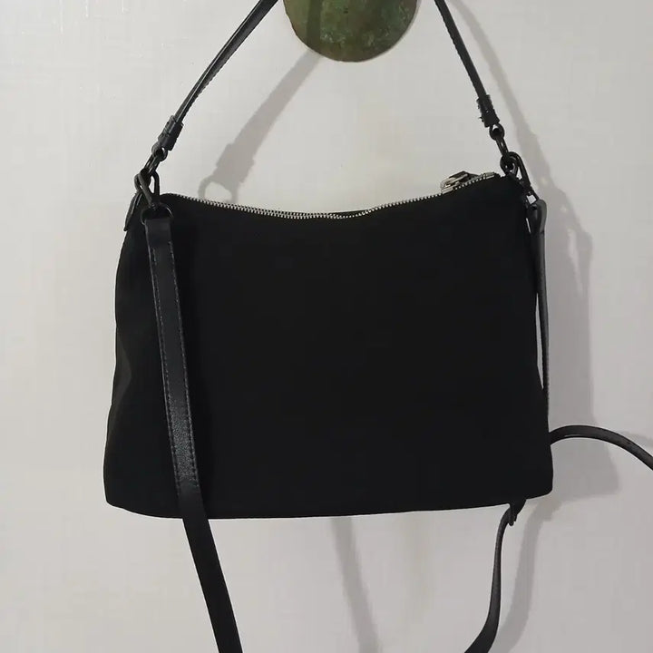 [BUNJANG] Mandarina Duck Crossbody Bag Black P7T03651 / 만다리나덕 크로스백 블랙 P7T03651