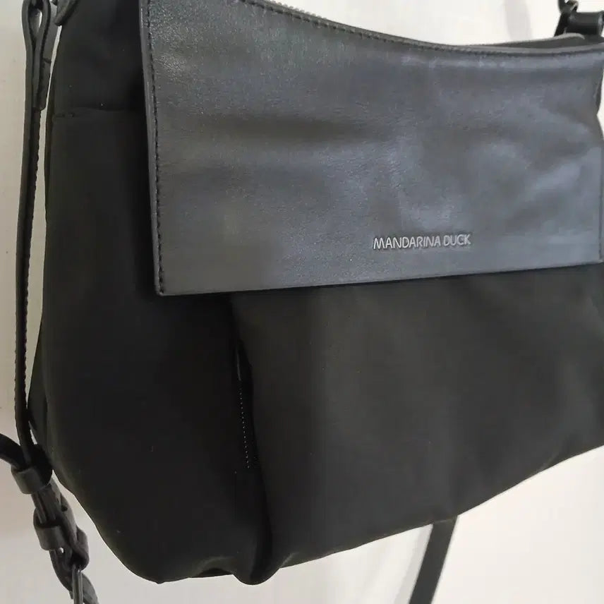[BUNJANG] Mandarina Duck Crossbody Bag Black P7T03651 / 만다리나덕 크로스백 블랙 P7T03651
