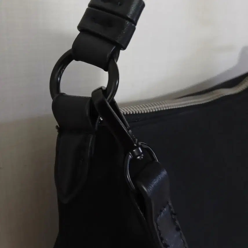 [BUNJANG] Mandarina Duck Crossbody Bag Black P7T03651 / 만다리나덕 크로스백 블랙 P7T03651