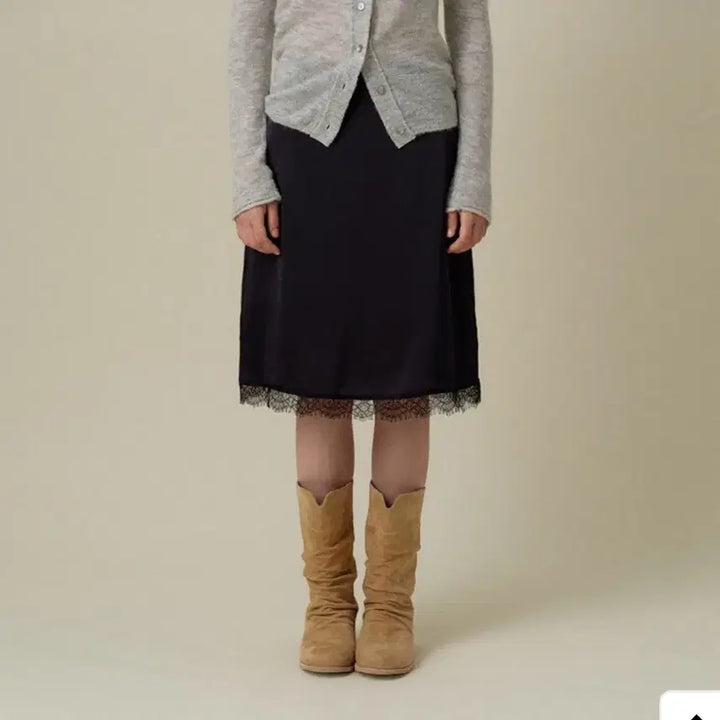 [BUNJANG] Mango Many Please AILE Satin Lace Skirt - Navy (Size S) / 망고매니플리즈 AILE SATIN LACE SKIRT_NAVY (S)