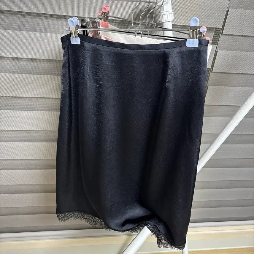 [BUNJANG] Mango Many Please AILE Satin Lace Skirt - Navy (Size S) / 망고매니플리즈 AILE SATIN LACE SKIRT_NAVY (S)