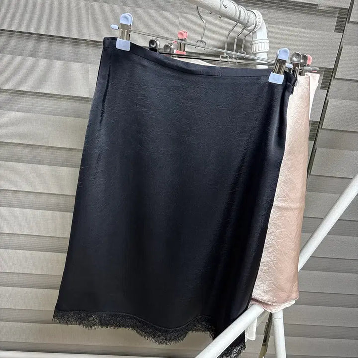 [BUNJANG] Mango Many Please AILE Satin Lace Skirt - Navy (Size S) / 망고매니플리즈 AILE SATIN LACE SKIRT_NAVY (S)