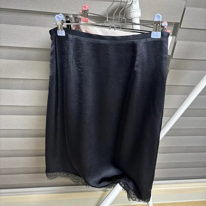 [BUNJANG] Mango Many Please AILE Satin Lace Skirt - Navy (Size S) / 망고매니플리즈 AILE SATIN LACE SKIRT_NAVY (S)