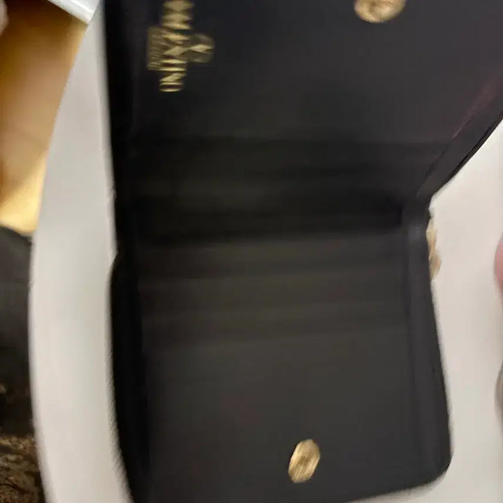 [BUNJANG] Valentino Garavani Rockstud Bi-fold Wallet Black / 발렌티노락스터드 반지갑