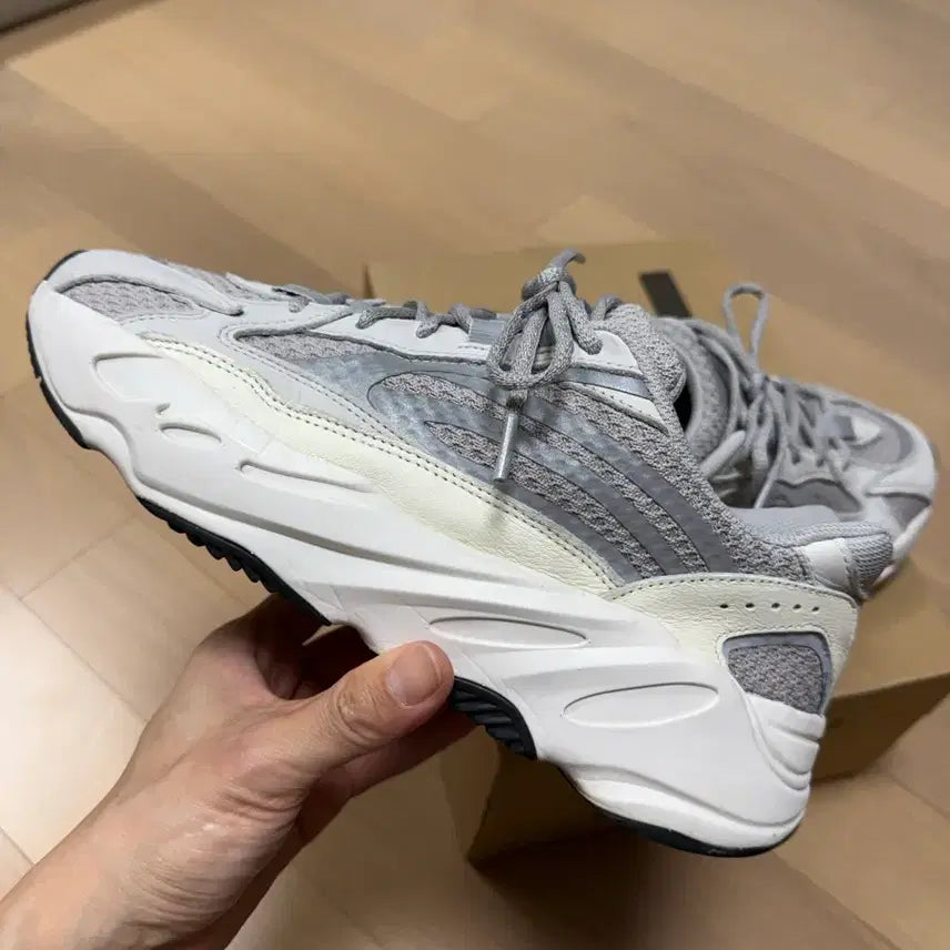 [BUNJANG] Adidas Yeezy Boost 700 V2 Static Sneakers / 이지 부스트 700 V2 스태틱