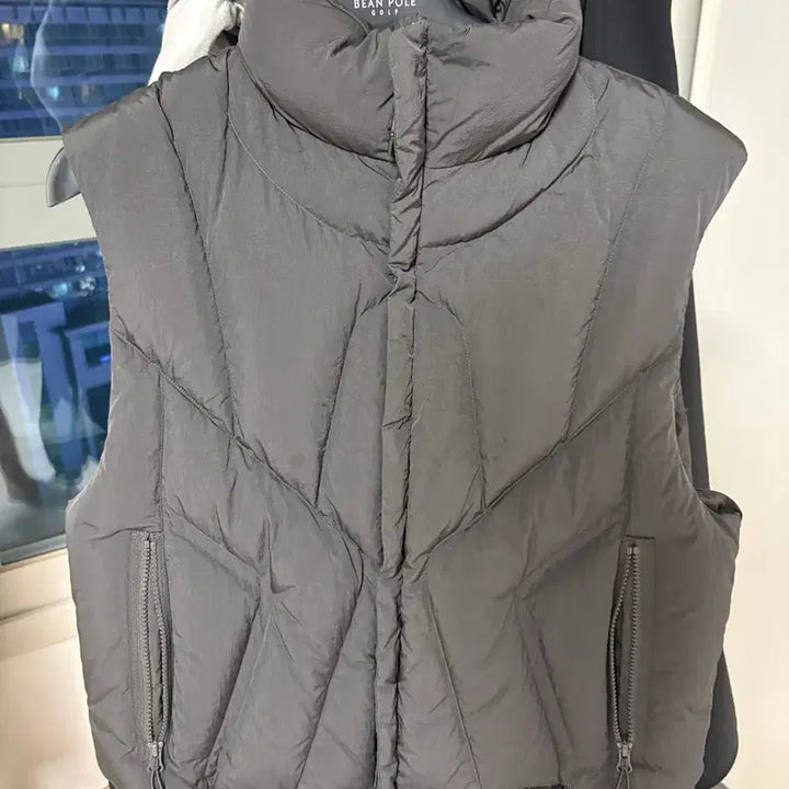 [BUNJANG] Unaffected Contrast Padded Vest Charcoal M / M) 언어펙티드 콘트라스트 패딩 베스트 챠콜