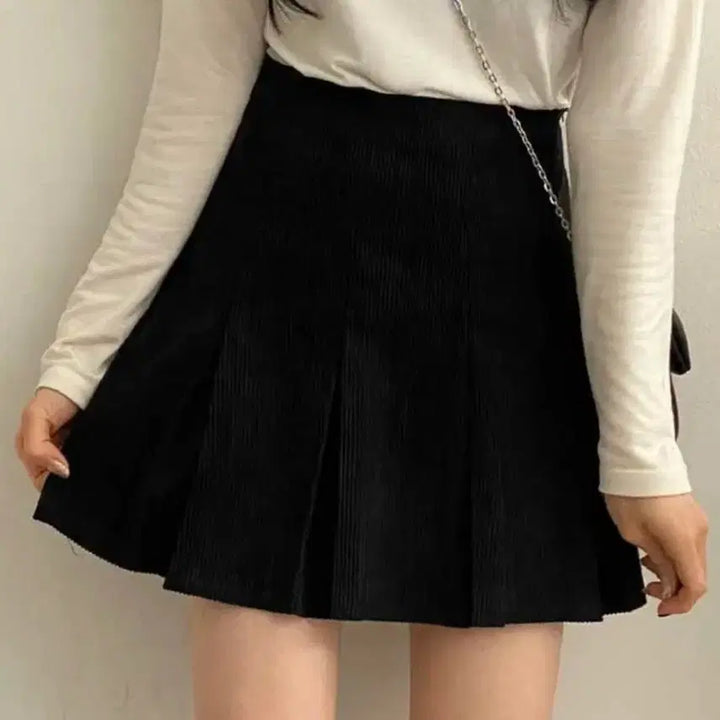 [BUNJANG] Pleated Pinstripe Mini Skirt - Black / 플리츠 핀턱 미니 스커트 블랙 새상품