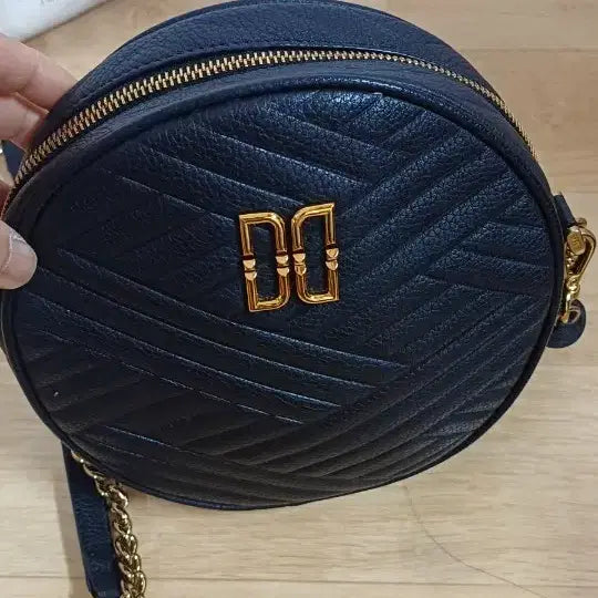 [BUNJANG] Daks Leather Quilted Tassel Round Crossbody Bag / 닥스 소가죽 퀼팅 태슬 라운드 크로스백