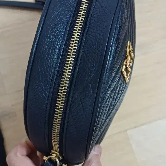 [BUNJANG] Daks Leather Quilted Tassel Round Crossbody Bag / 닥스 소가죽 퀼팅 태슬 라운드 크로스백