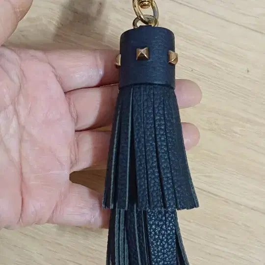 [BUNJANG] Daks Leather Quilted Tassel Round Crossbody Bag / 닥스 소가죽 퀼팅 태슬 라운드 크로스백