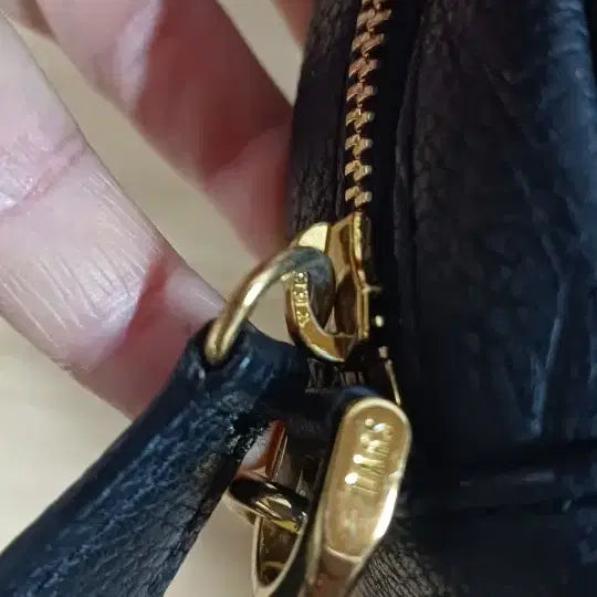 [BUNJANG] Daks Leather Quilted Tassel Round Crossbody Bag / 닥스 소가죽 퀼팅 태슬 라운드 크로스백