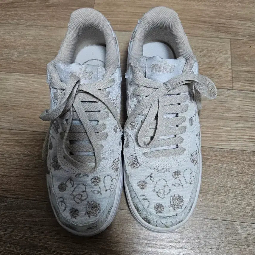 [BUNJANG] Nike Flower Pattern Sneakers (240mm) / 나이키 플라워 패턴 운동화 240사이즈