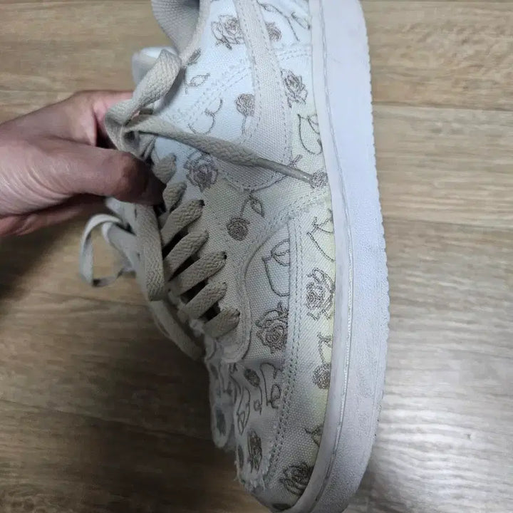[BUNJANG] Nike Flower Pattern Sneakers (240mm) / 나이키 플라워 패턴 운동화 240사이즈