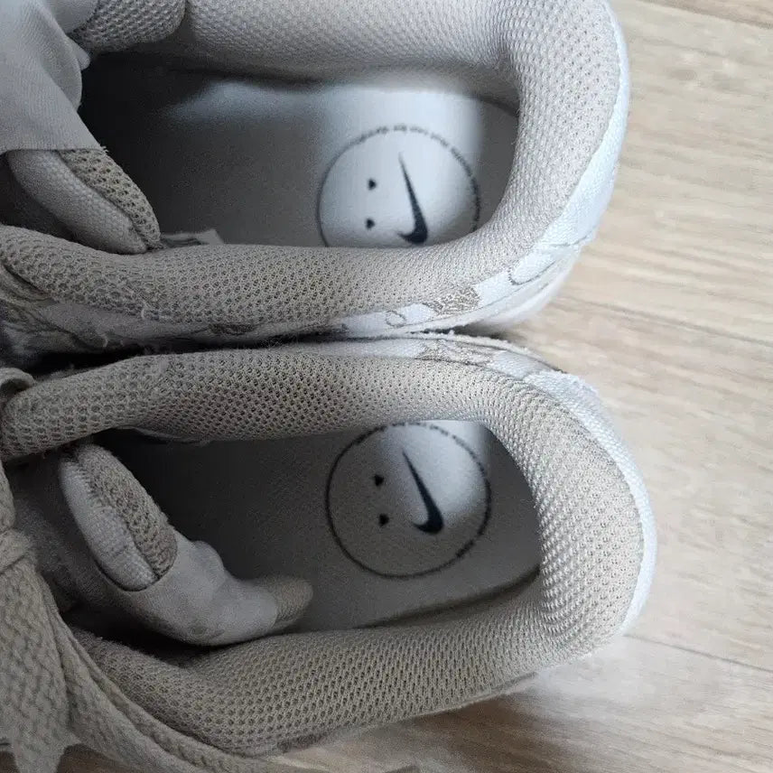 [BUNJANG] Nike Flower Pattern Sneakers (240mm) / 나이키 플라워 패턴 운동화 240사이즈