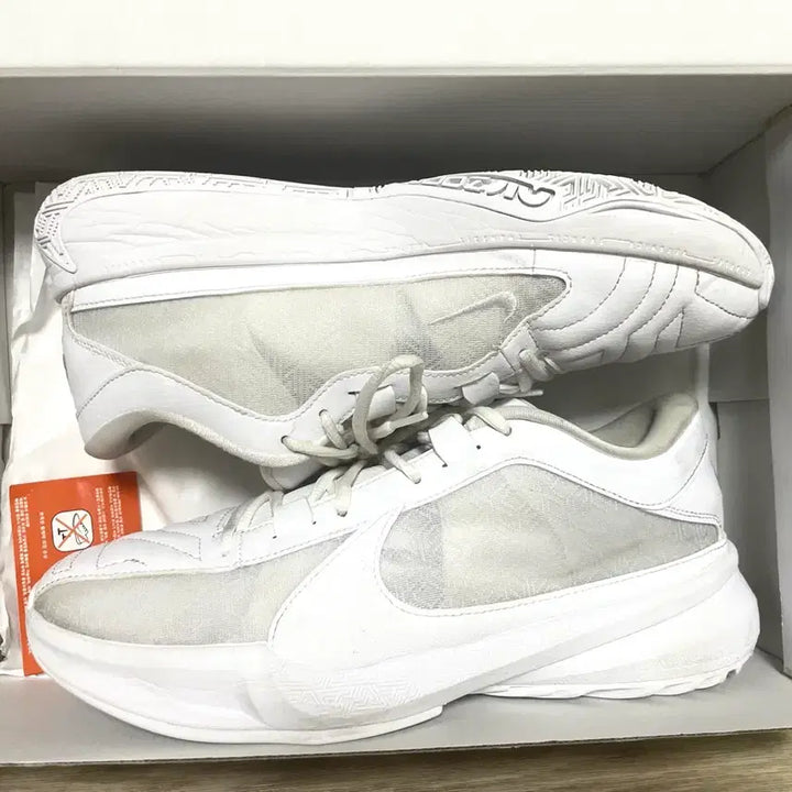 [SOLD OUT] 나이키 줌프릭5 화이트 275 농구화