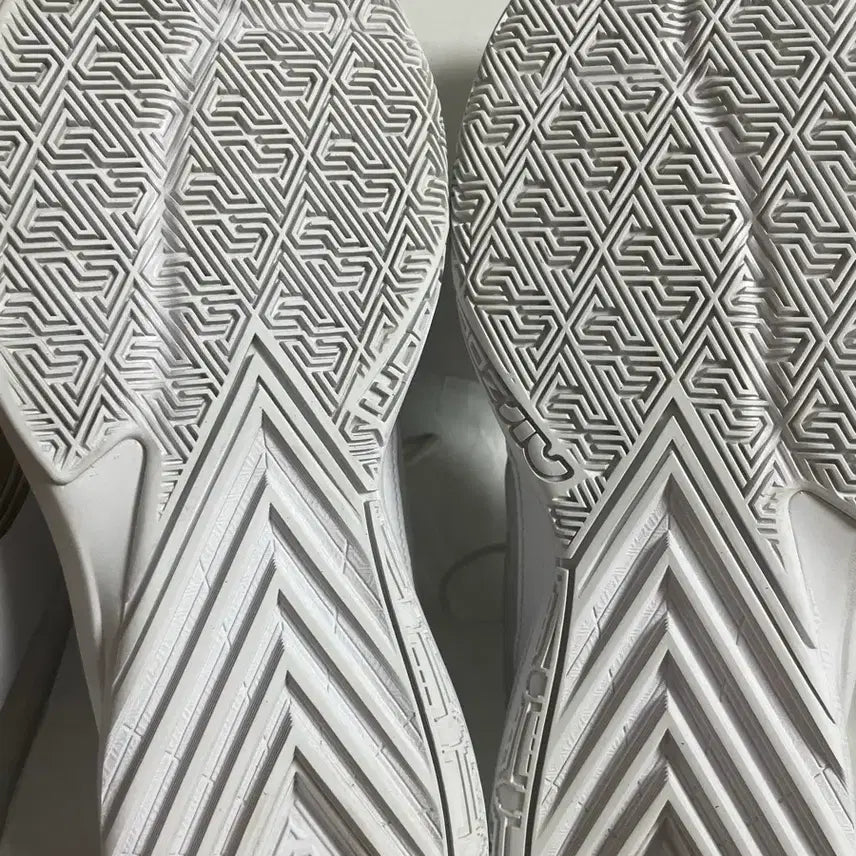 [SOLD OUT] 나이키 줌프릭5 화이트 275 농구화