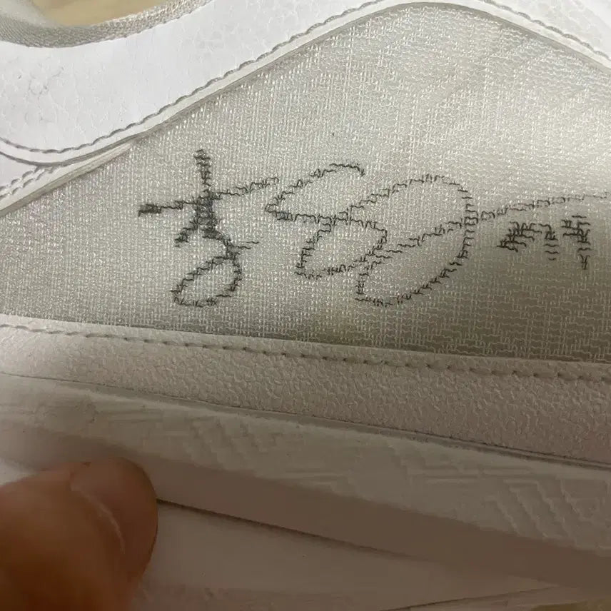 [SOLD OUT] 나이키 줌프릭5 화이트 275 농구화