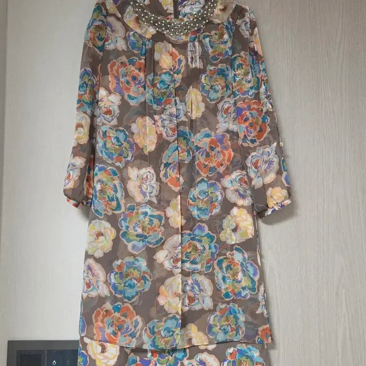 [BUNJANG] Floral Chiffon Long Dress with Pearl Embellishments / 꽃무늬 시폰 롱 원피스 진주 장식