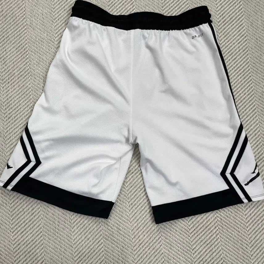 [BUNJANG] Nike Jordan Dri-FIT Basketball Shorts White Black M / 나이키 조던 DRI-FIT 농구 반바지 화이트 블랙 M
