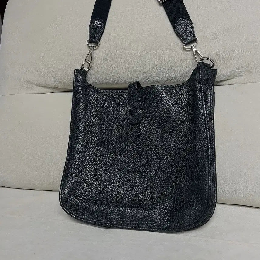 [BUNJANG] Genuine Leather Messenger Bag / 소가죽 메신저백