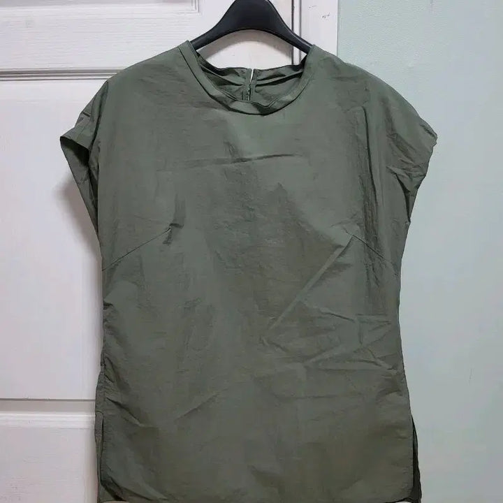 [BUNJANG] Mine Khaki Blouse Top Size 82 / 마인 블라우스 티 팔아요