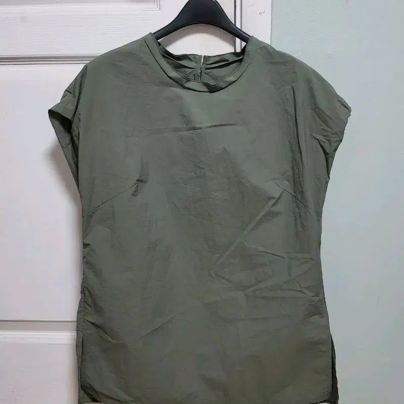 [BUNJANG] Mine Khaki Blouse Top Size 82 / 마인 블라우스 티 팔아요